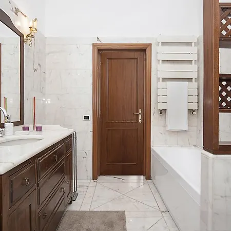 Visconti Holiday House, Luxury With Jacuzzi Rome