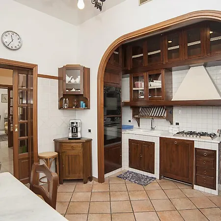 Visconti Holiday House, Luxury With Jacuzzi Vakantiehuis