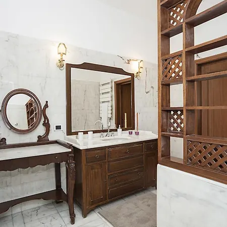 Visconti Holiday House, Luxury With Jacuzzi Vakantiehuis Rome