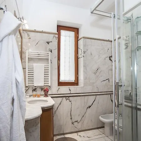 Visconti Holiday House, Luxury With Jacuzzi Vakantiehuis Rome